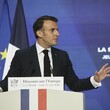 Evropa je smrtelná, musí posílit obranu i vlastní zbrojní produkci, řekl Macron 